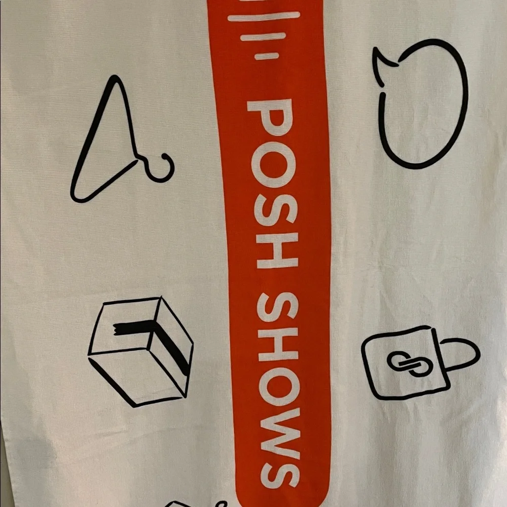 White Poshmark Posh Shows Beach Towel NEW